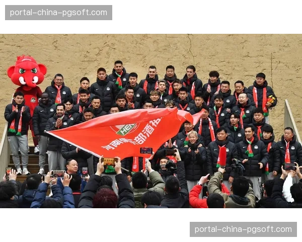 社论：球迷抗议票价上涨，俱乐部与社区关系面临新考验。